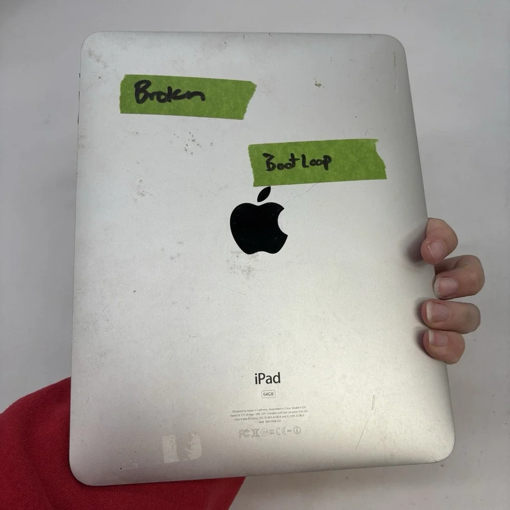 Apple iPad 1st Gen. 64GB, Wi-Fi, 9.7in Silver For Parts Repair Only